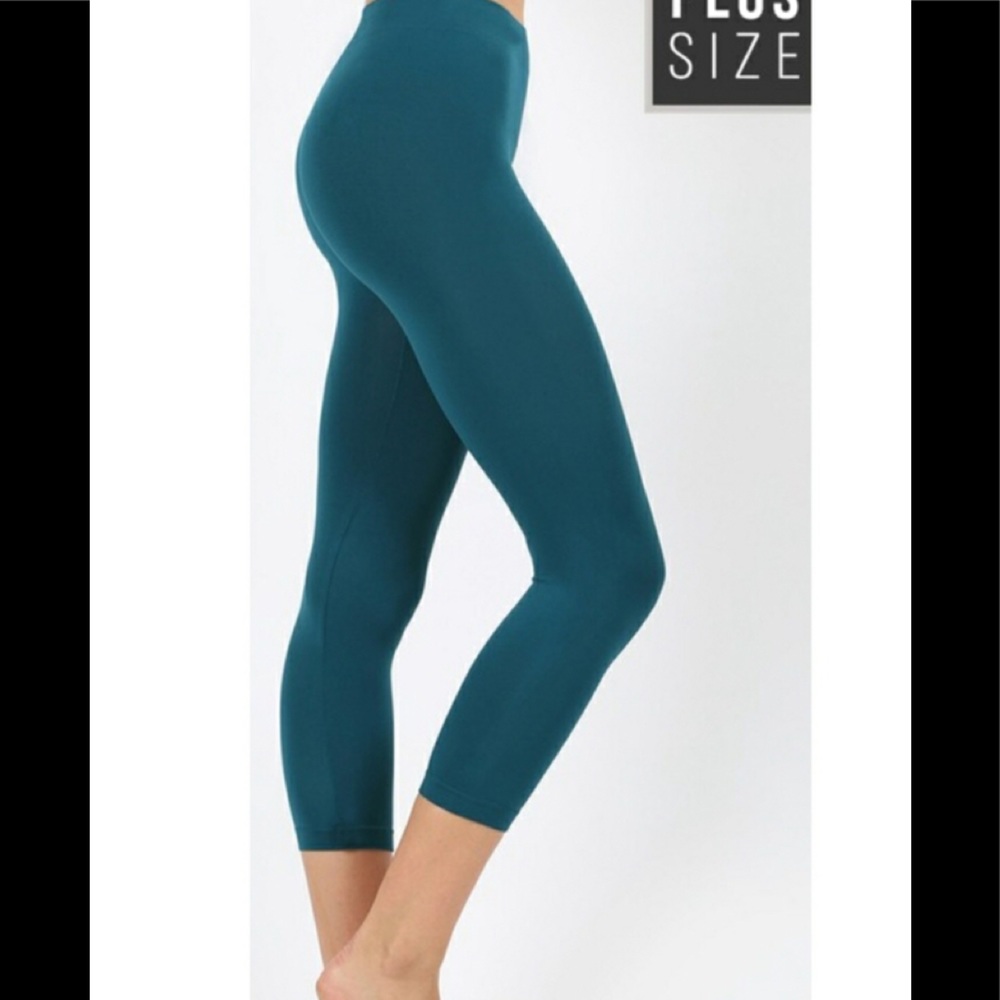 Plus Size Seamless Capri Leggings